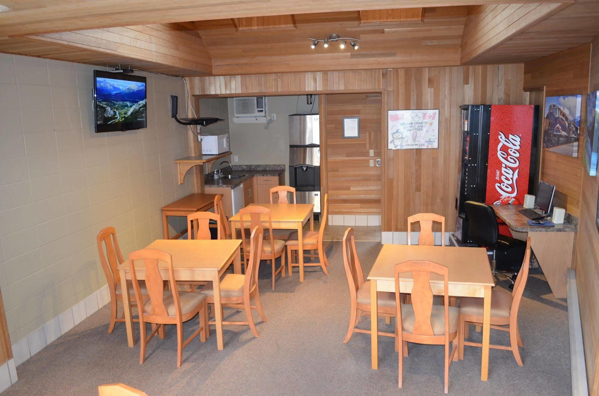 Fortune Motel Камлупс Екстериор снимка